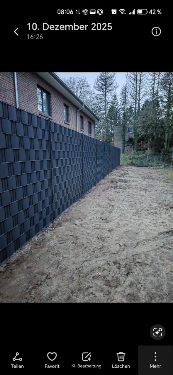 Anthrazit Doppelstabmattenzaun mit Sichtschutzstreifen in Reinbek - 2,23m hoher Sichtschutzzaun – Detail