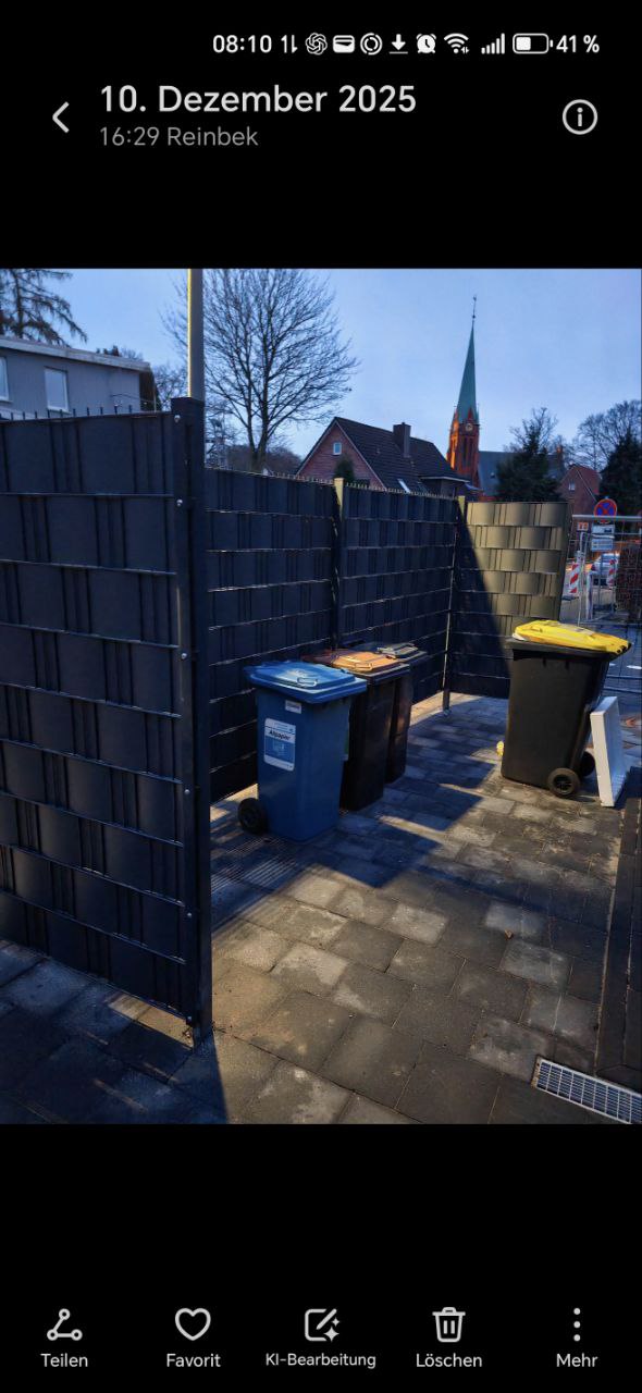 Anthrazit Doppelstabmattenzaun mit Sichtschutzstreifen in Reinbek - 2,23m hoher Sichtschutzzaun – Seitenansicht