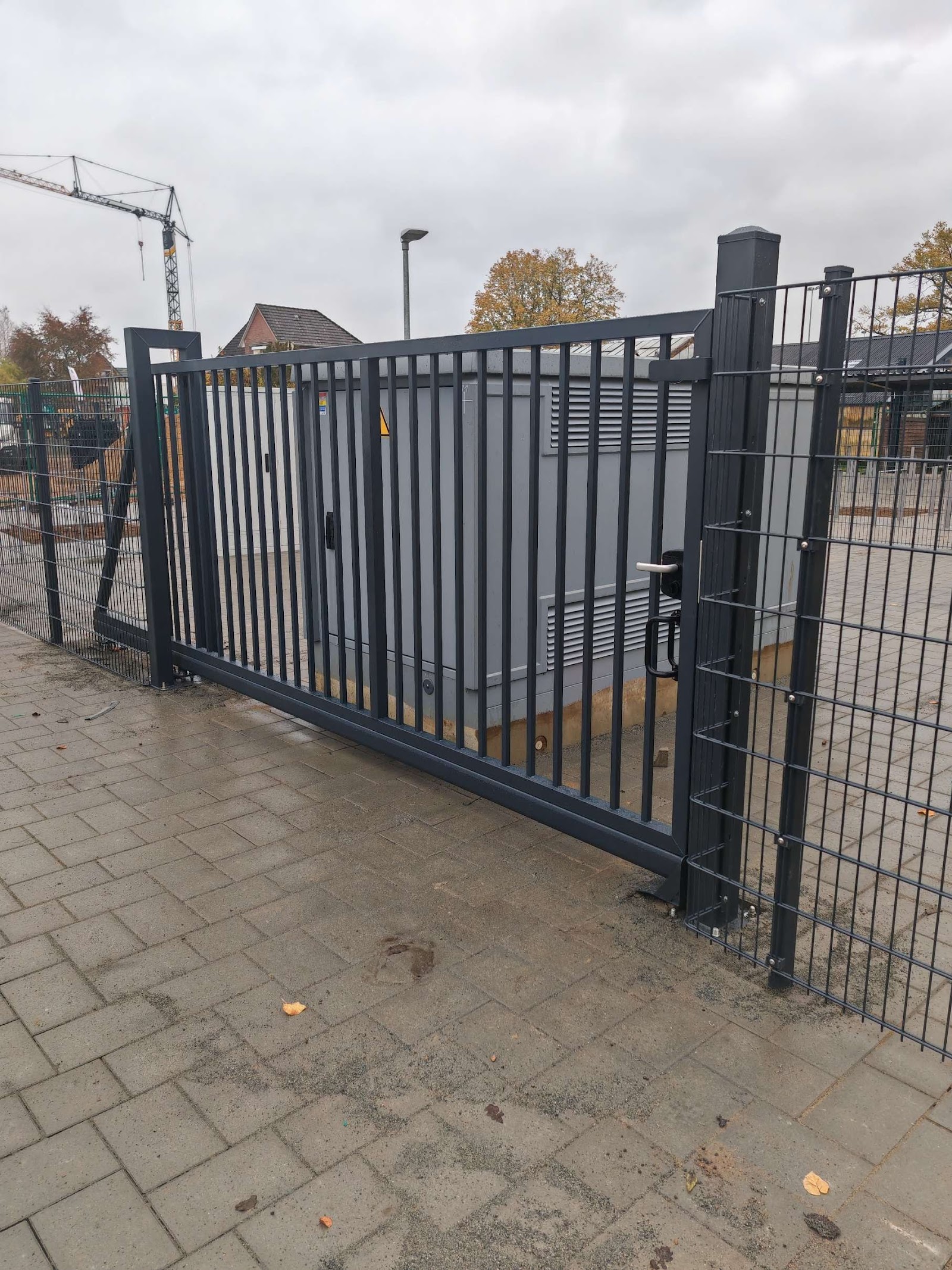 Doppelstabmattenzaun Anthrazit Großprojekt in Hamburg-Bergedorf — Manga Zaun