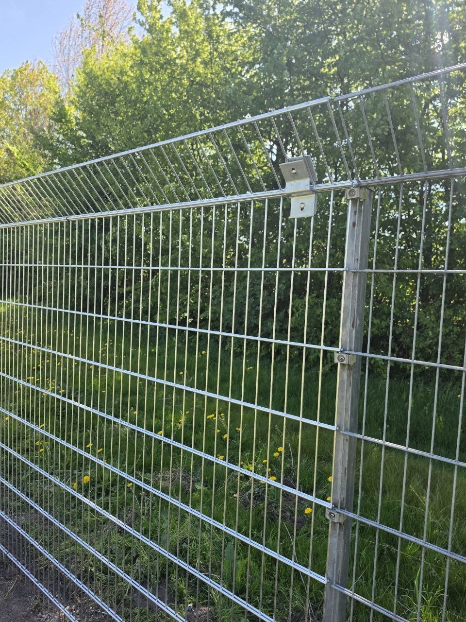 Doppelstabmattenzaun 2,23m verzinkt mit Tor für Hundepension in Lübeck (10/10)