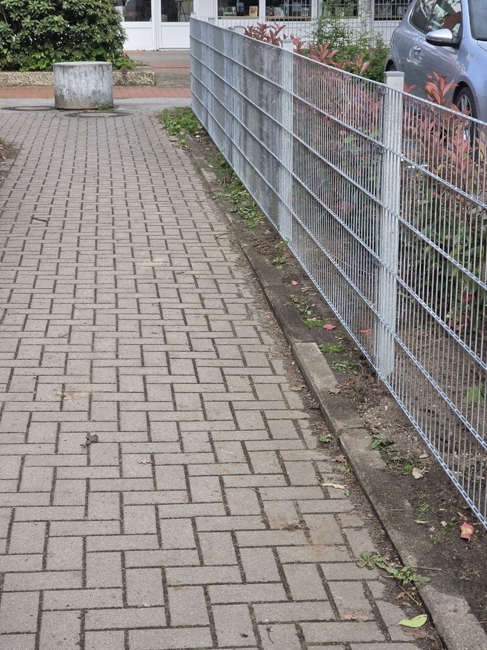 6m verzinktes Schiebetor mit Laufschiene und Doppelstabmattenzaun in Norderstedt Hotel – Perspektive